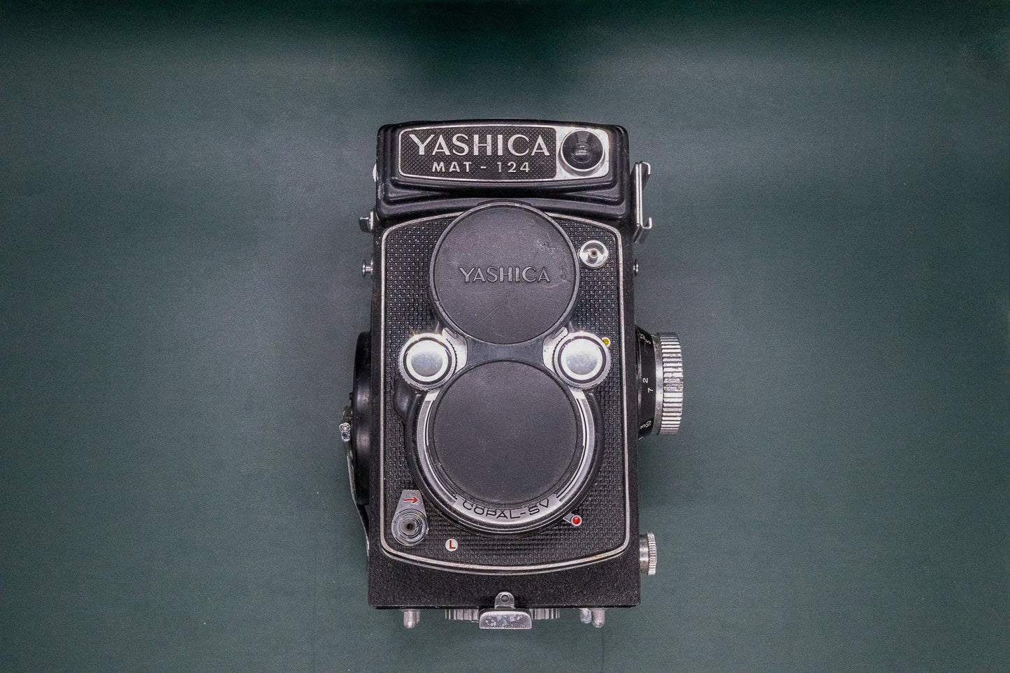 Yashica MAT 124